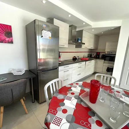 Hébergement de vacances Maison Chaleureuse Avec Piscine, Proche Forêt Et Plage, à Jean De Monts - Wifi Gratuit - Fr-1-323-441