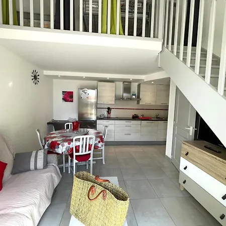 Hébergement de vacances Maison Chaleureuse Avec Piscine, Proche Forêt Et Plage, à Jean De Monts - Wifi Gratuit - Fr-1-323-441